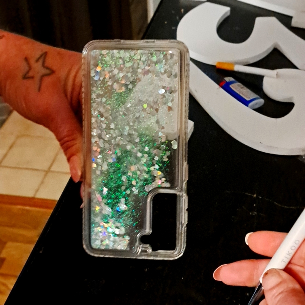 S21 floating glittery hearts in the case with a stylus pen and ringholder